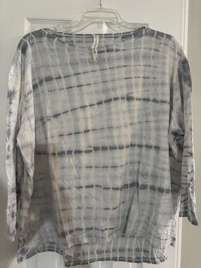 Lululemon Gray and White Tie-Dye Long Sleeve Top